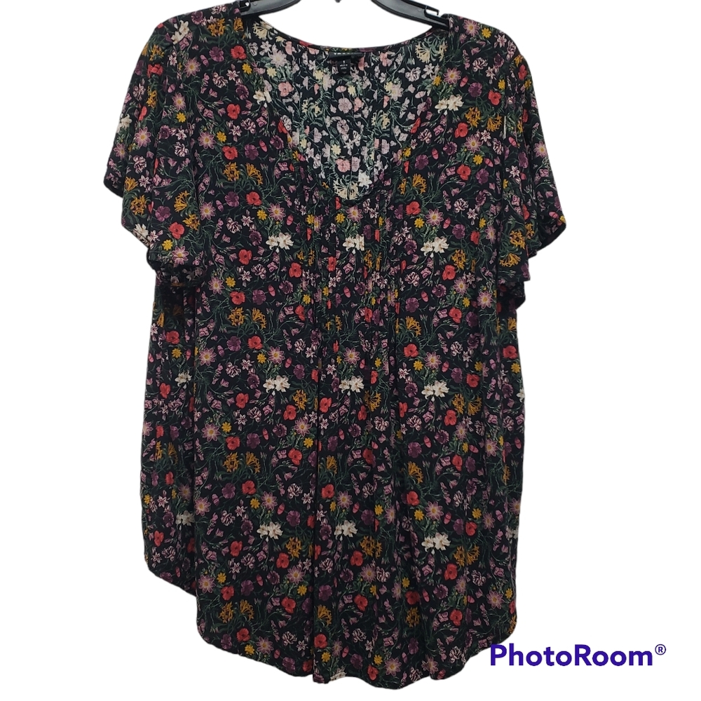Torrid Challis Pintuck Flutter Sleeve Top V-Neck Size 1X Floral Blouse Peasant